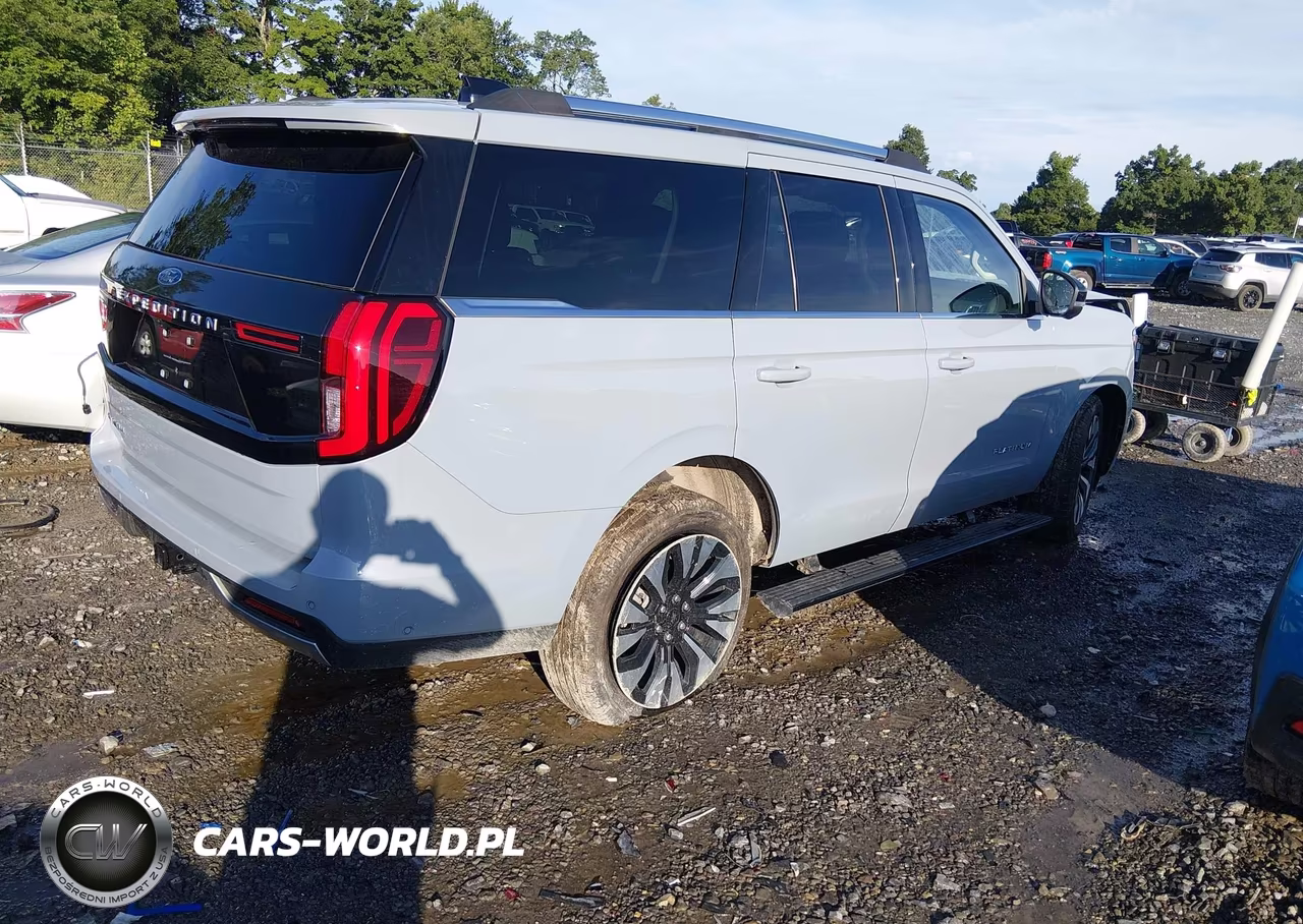 2025 Ford Expedition Platinum VIN:1FMJU1M8XSEA02970 - 4
