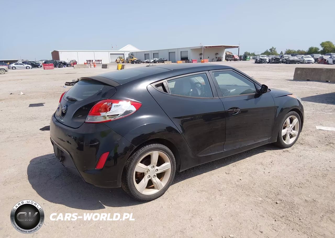 2013 Hyundai Veloster Base W-Gray VIN:KMHTC6AD2DU090383 - 4