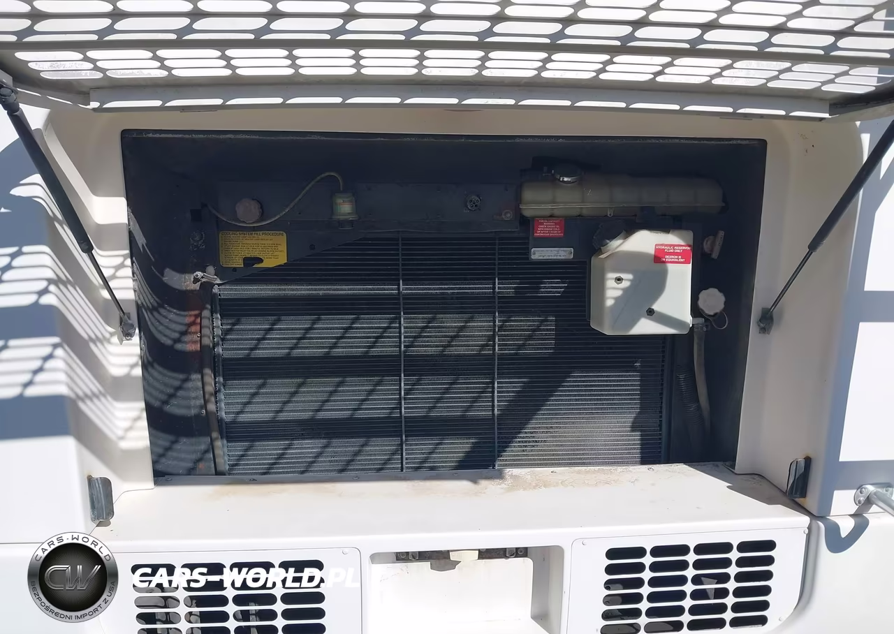 2001 Freightliner Chassis X Line Motor Home VIN:4UZAAHAK81CJ18423 - 10