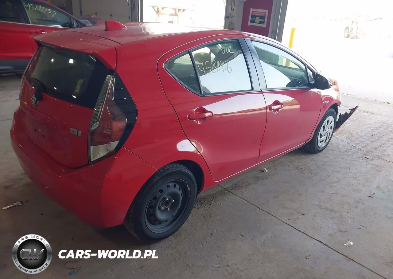 2016 Toyota Prius C Two VIN:JTDKDTB36G1589727 - 4