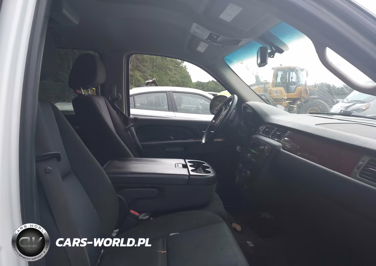 2011 Chevrolet Tahoe Ls VIN:1GNSCAE03BR146719 - 5