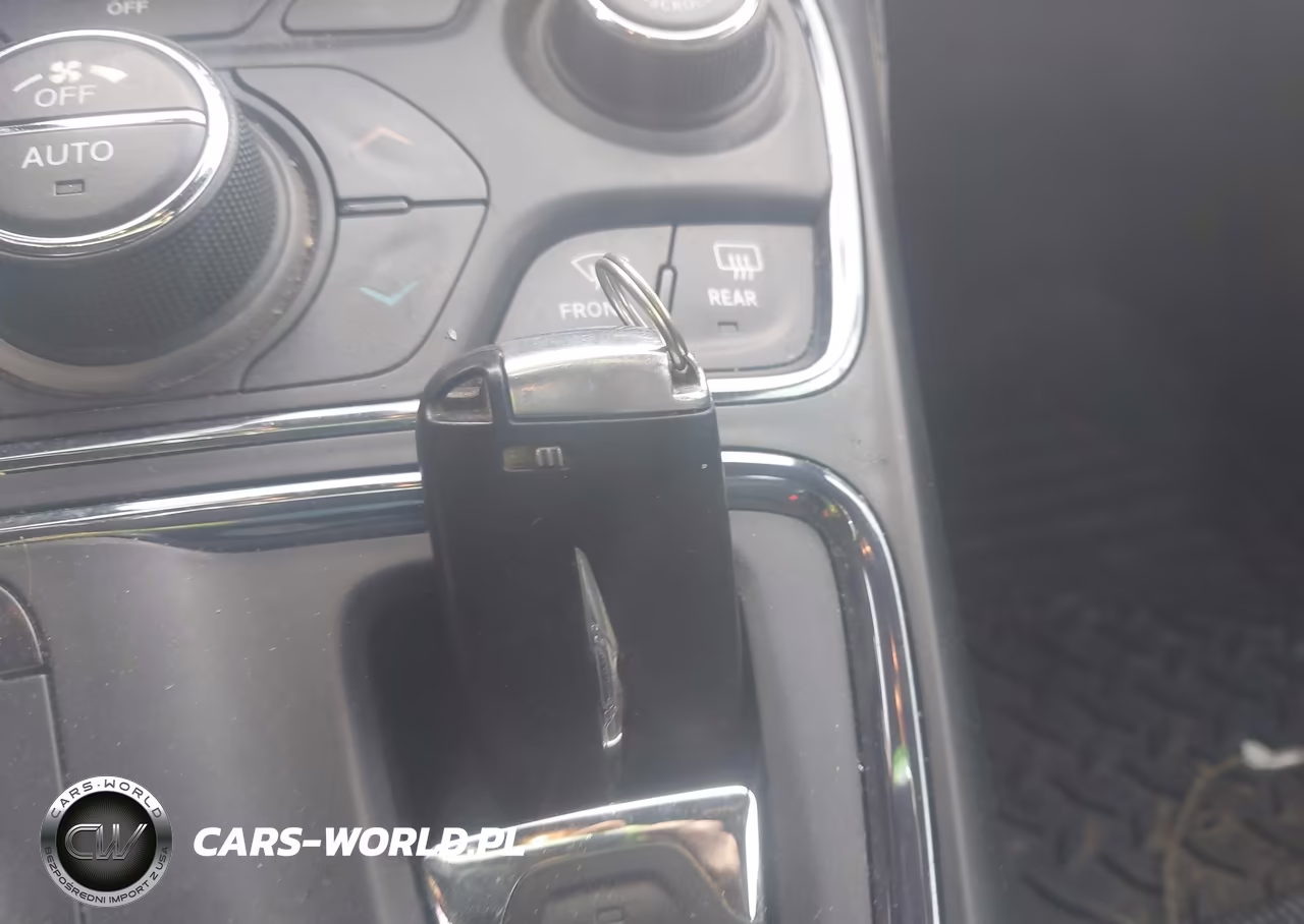 2015 Chrysler 200 S VIN:1C3CCCBB8FN641286 - 11