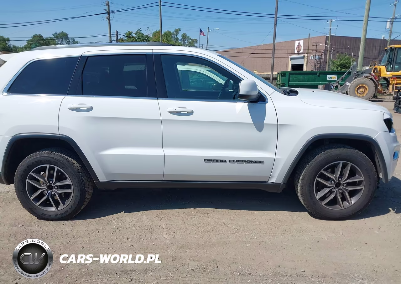 2019 Jeep Grand Cherokee Laredo E 4X4 VIN:1C4RJFAG8KC569828 - 13