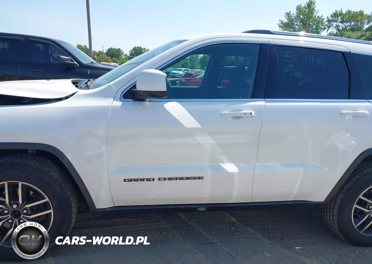 2019 Jeep Grand Cherokee Laredo E 4X4 VIN:1C4RJFAG8KC569828 - 14