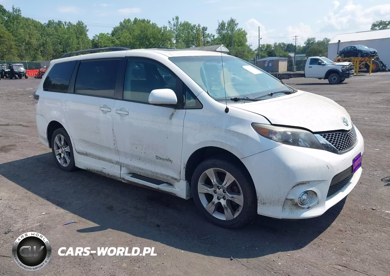 2012 Toyota Sienna Se 8 Passenger