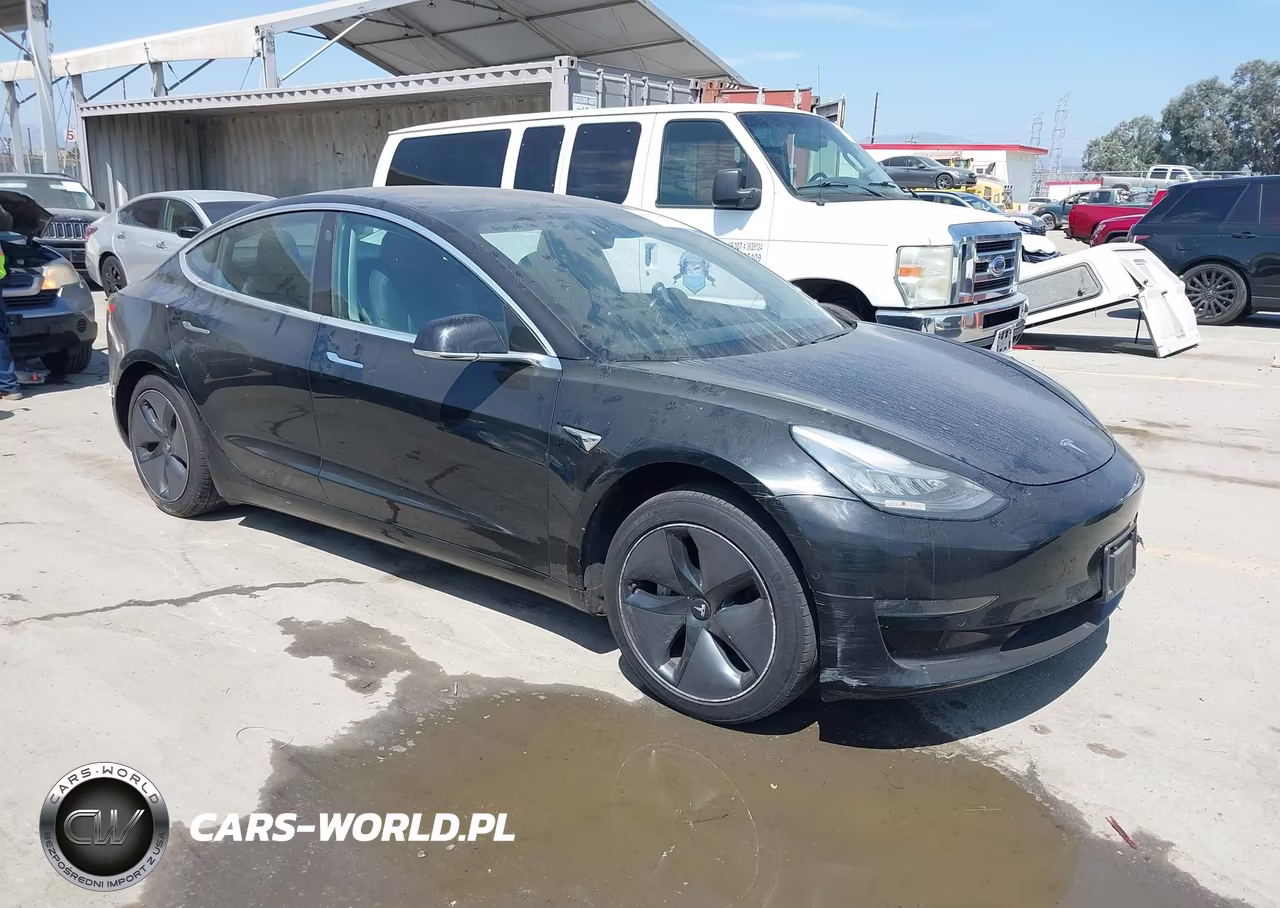 2018 Tesla Model 3 Long Range-Mid Range – zdjęcie 1 z 17