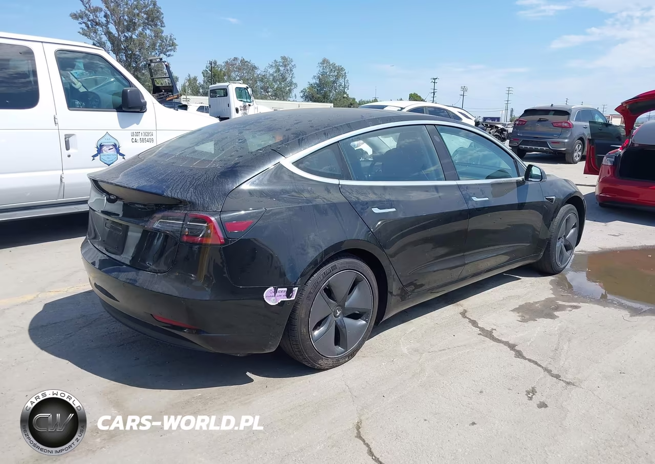 2018 Tesla Model 3 Long Range-Mid Range VIN:5YJ3E1EA3JF151682 - 4
