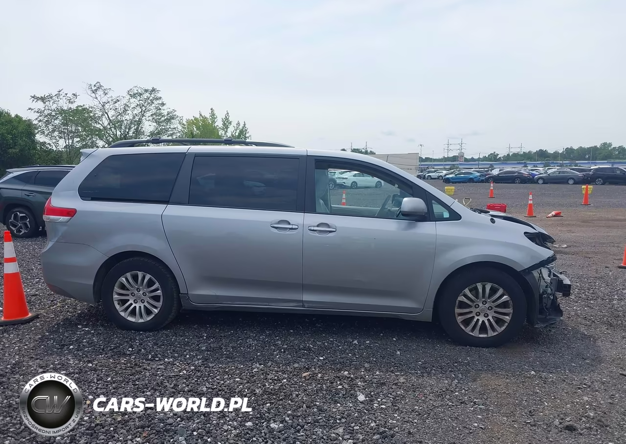 2012 Toyota Sienna Xle V6 8 Passenger VIN:5TDYK3DC8CS252082 - 13