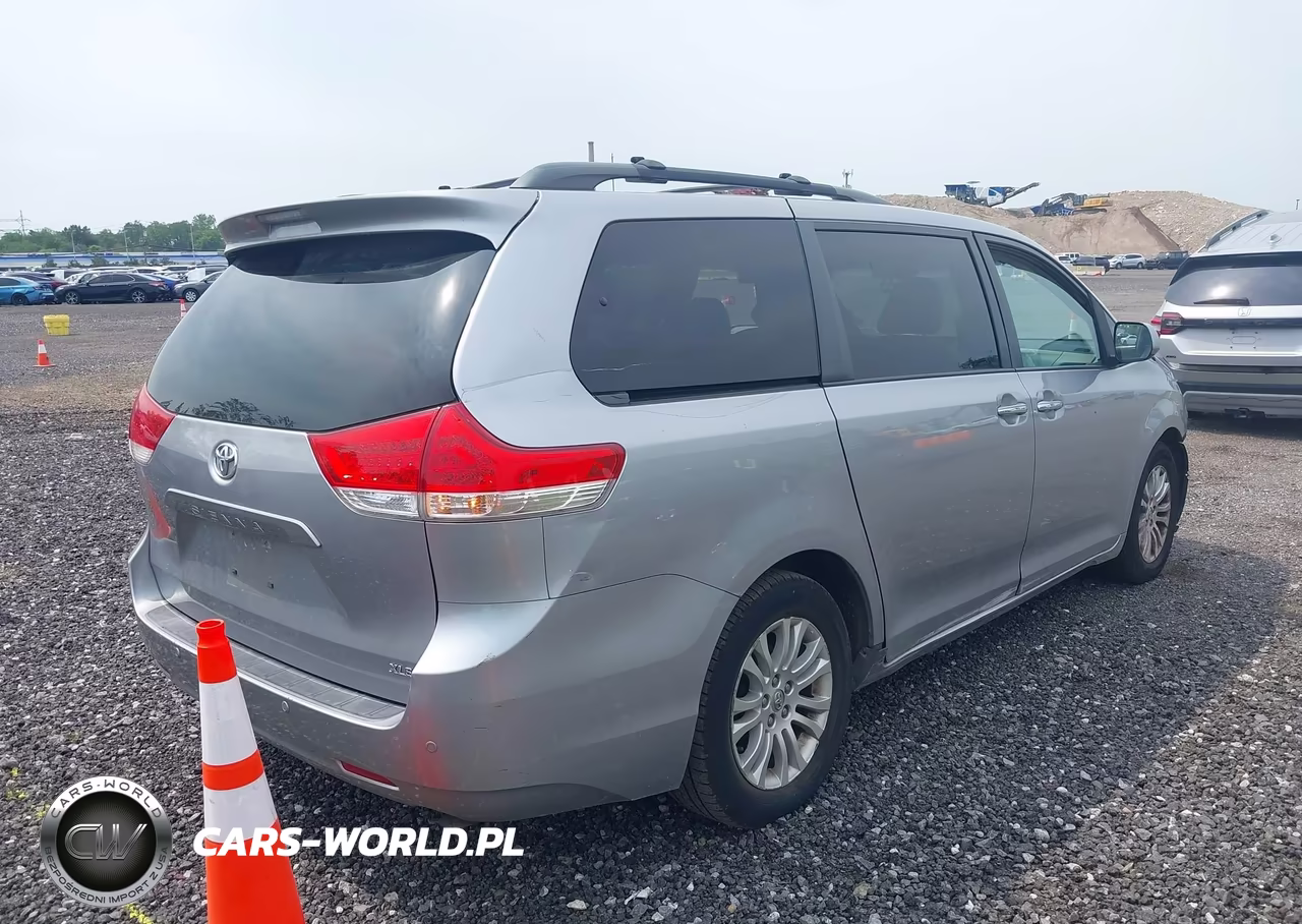 2012 Toyota Sienna Xle V6 8 Passenger VIN:5TDYK3DC8CS252082 - 4