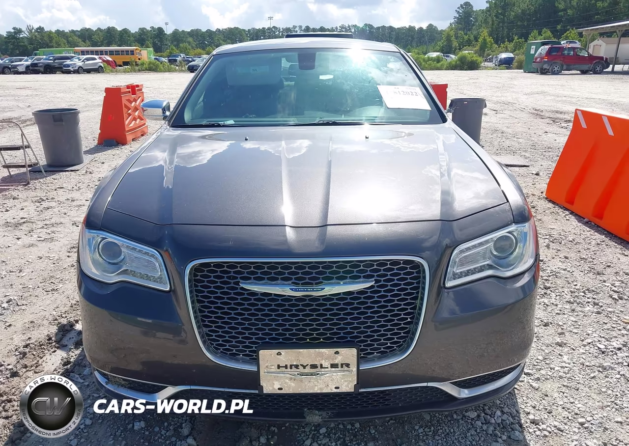 2018 Chrysler 300 Touring VIN:2C3CCAAG2JH294038 - 12