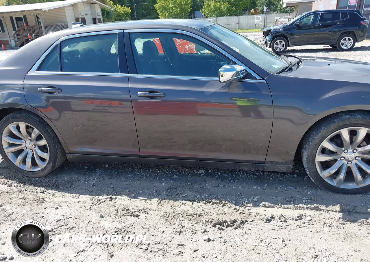 2018 Chrysler 300 Touring VIN:2C3CCAAG2JH294038 - 13