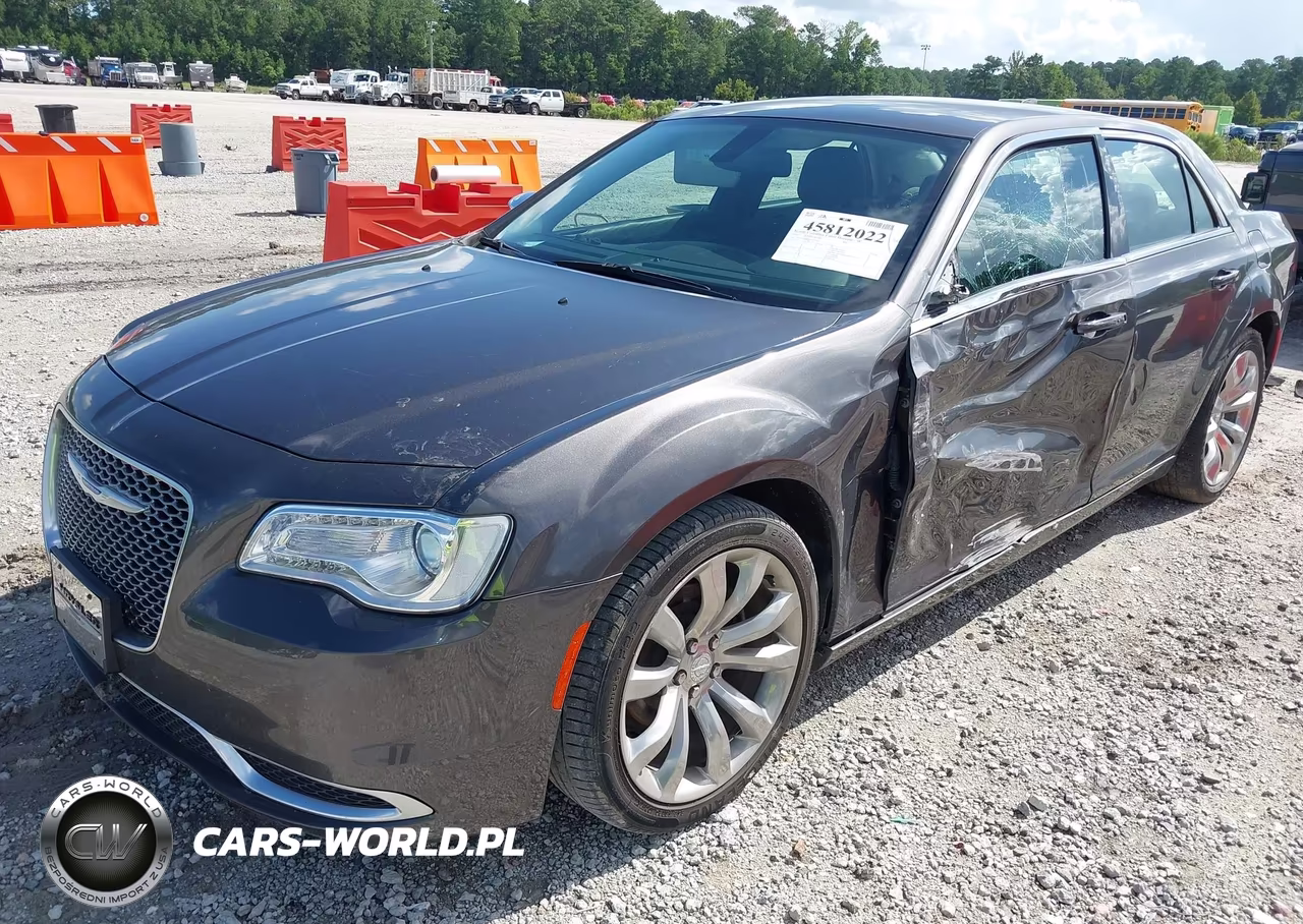 2018 Chrysler 300 Touring VIN:2C3CCAAG2JH294038 - 2