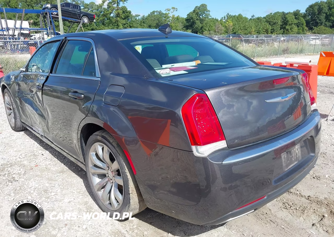 2018 Chrysler 300 Touring VIN:2C3CCAAG2JH294038 - 3