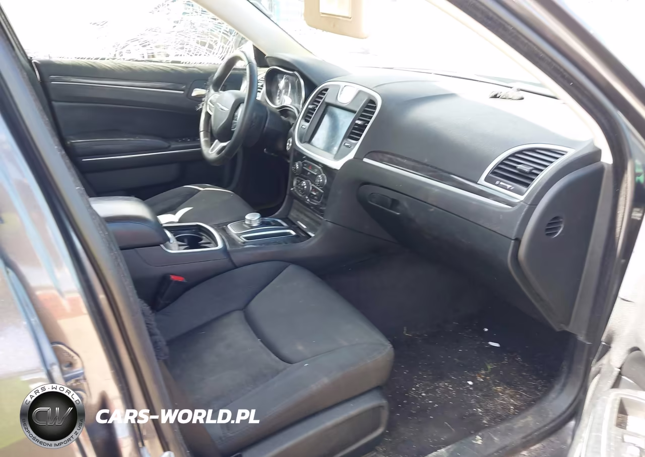 2018 Chrysler 300 Touring VIN:2C3CCAAG2JH294038 - 5