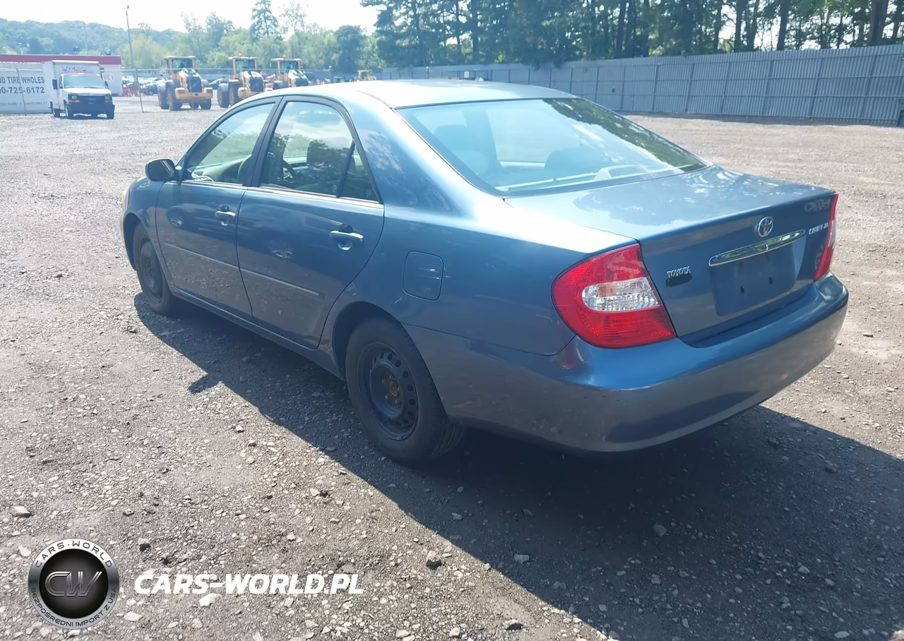 2002 Toyota Camry Xle VIN:JTDBE32K820050254 - 3