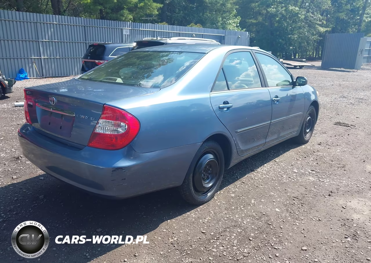 2002 Toyota Camry Xle VIN:JTDBE32K820050254 - 4