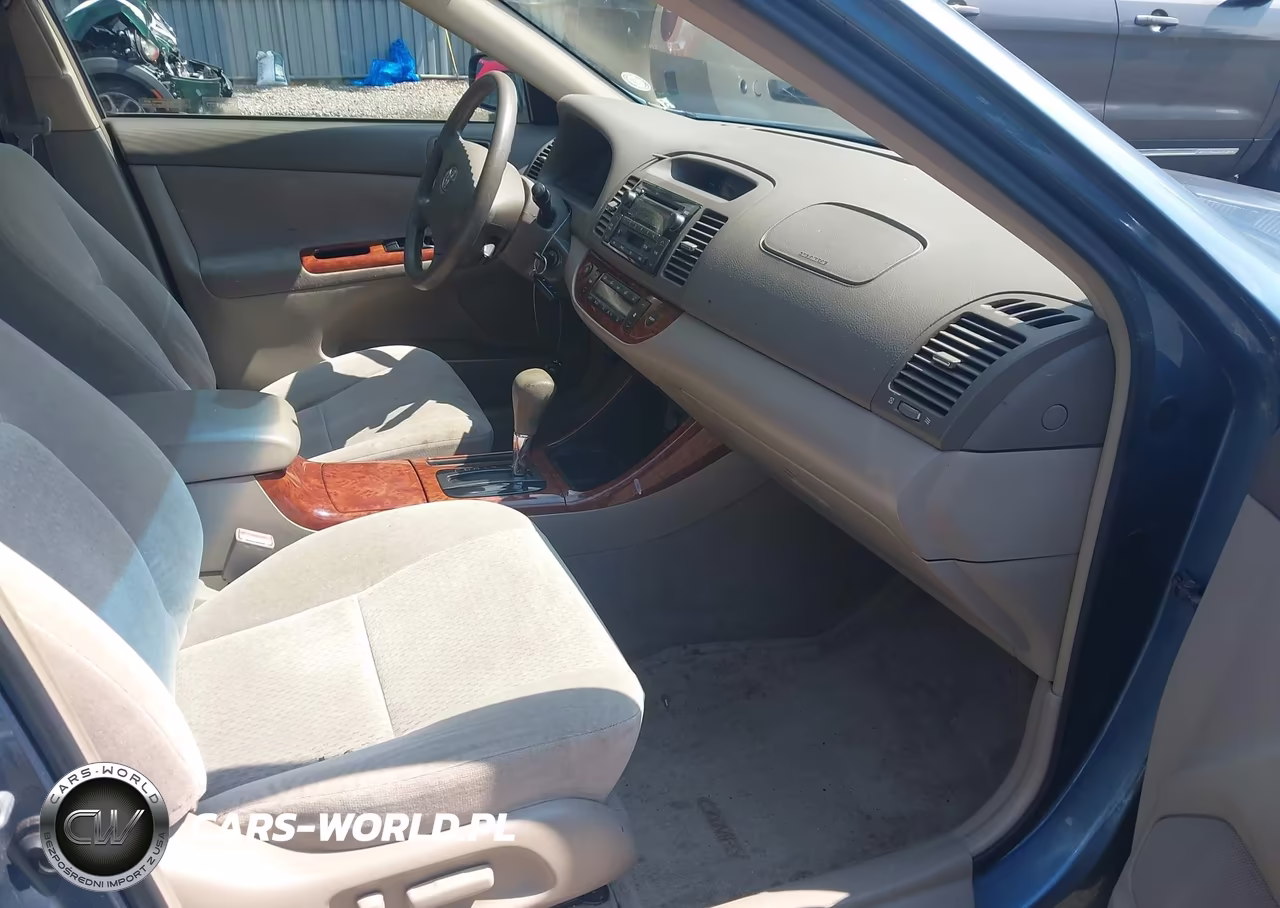 2002 Toyota Camry Xle VIN:JTDBE32K820050254 - 5