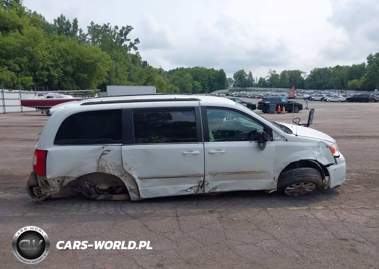 2016 Chrysler Town & Country Touring VIN:2C4RC1BG9GR237911 - 12