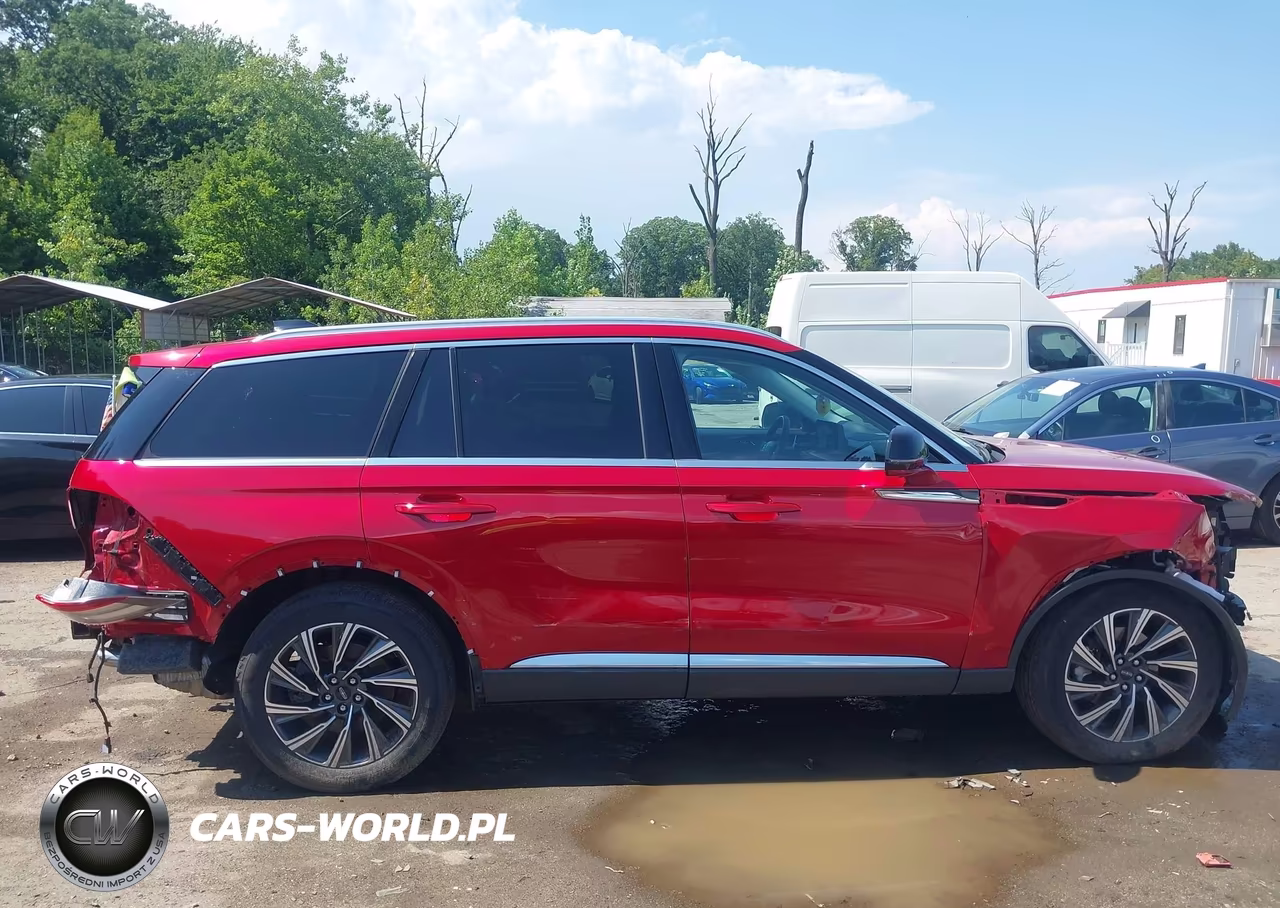 2025 Lincoln Aviator Premiere VIN:5LM5J6XC6SGL10260 - 13