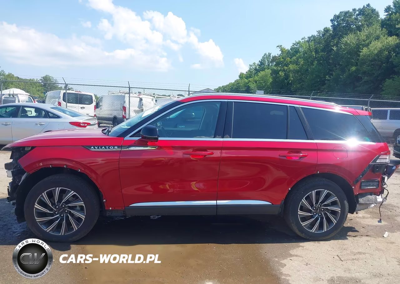 2025 Lincoln Aviator Premiere VIN:5LM5J6XC6SGL10260 - 14