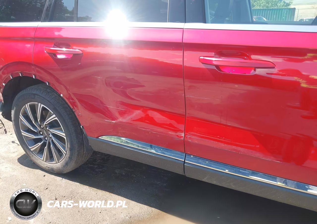 2025 Lincoln Aviator Premiere VIN:5LM5J6XC6SGL10260 - 17