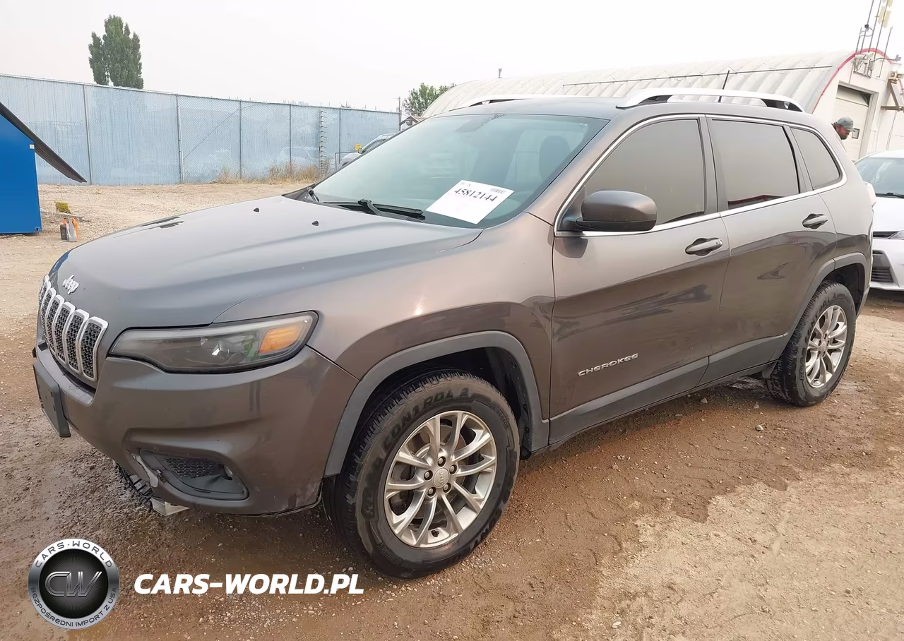 2019 Jeep Cherokee Latitude Plus 4X4 VIN:1C4PJMLN2KD143084 - 2