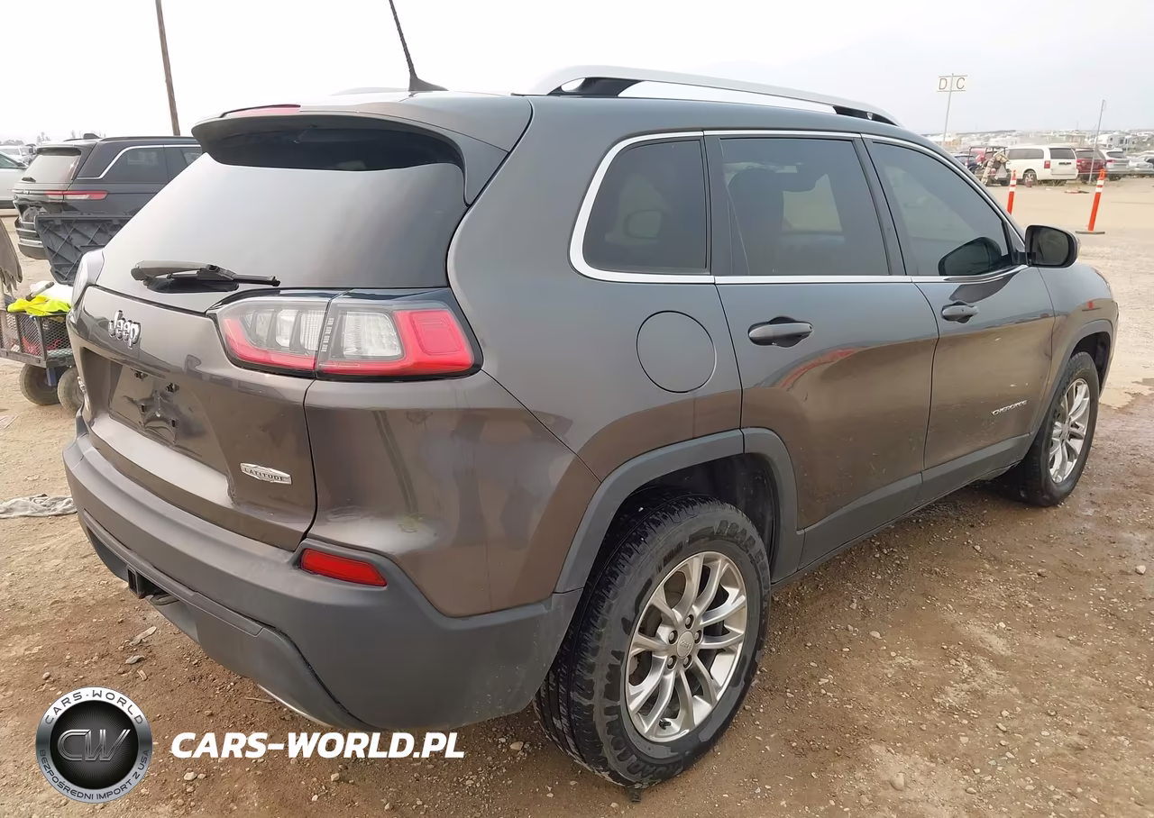 2019 Jeep Cherokee Latitude Plus 4X4 VIN:1C4PJMLN2KD143084 - 4