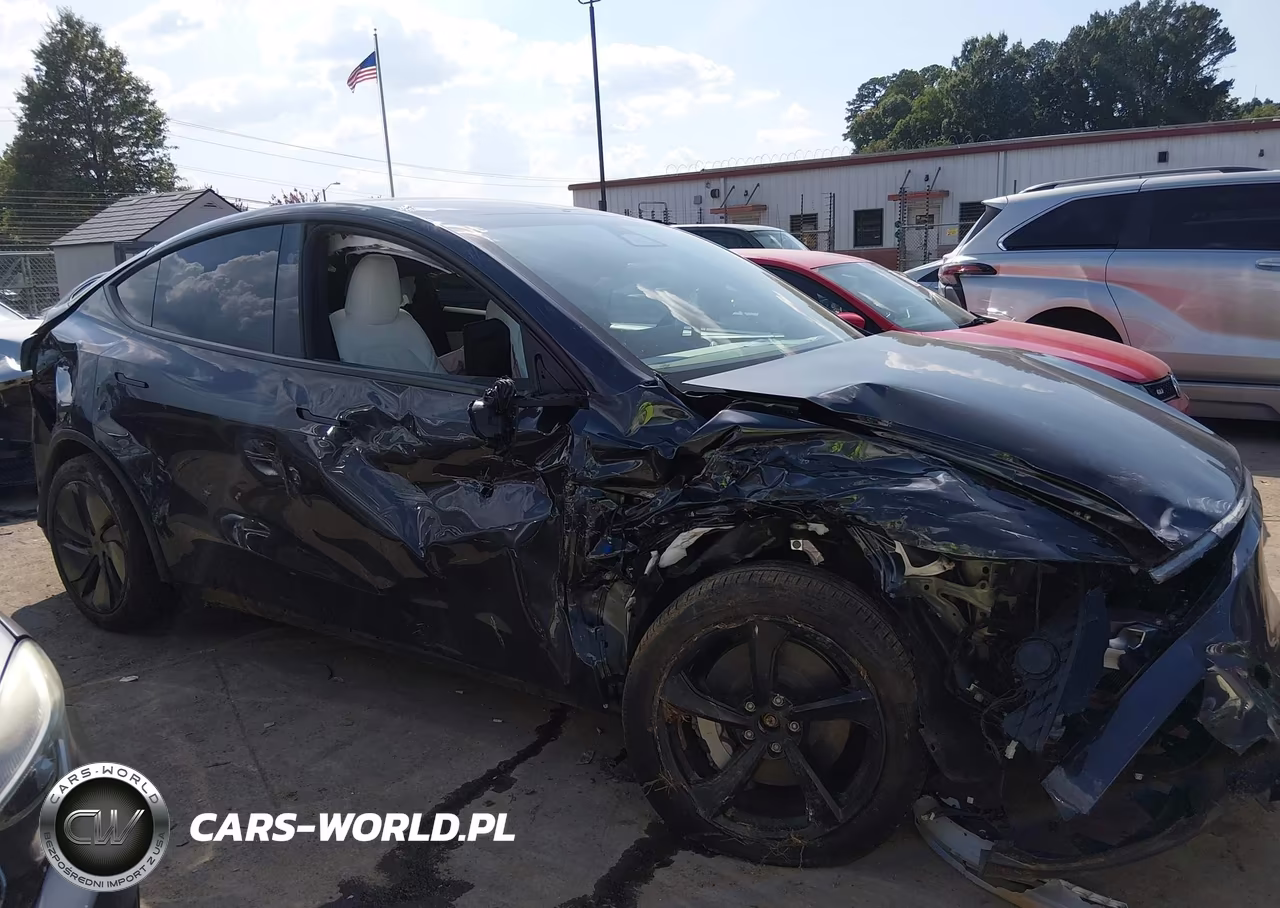 2026 Tesla Model Y VIN:7SAYGDEE6TA638284 - 12