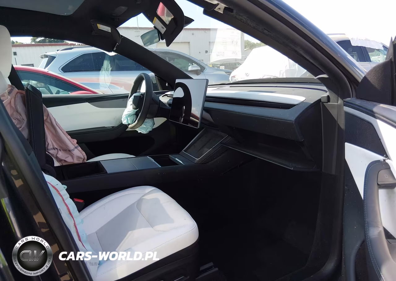 2026 Tesla Model Y VIN:7SAYGDEE6TA638284 - 5