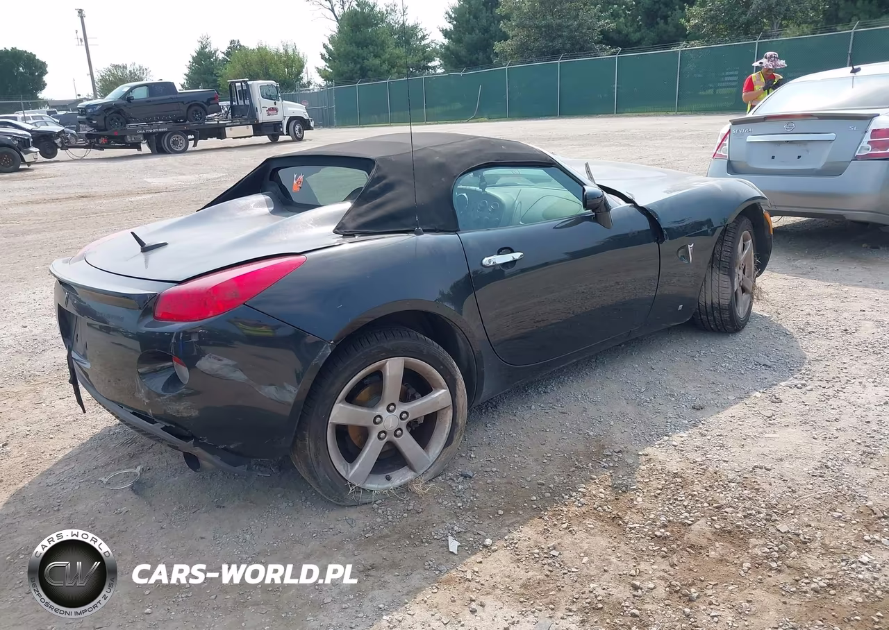 2008 Pontiac Solstice VIN:1G2MC35B58Y131320 - 4