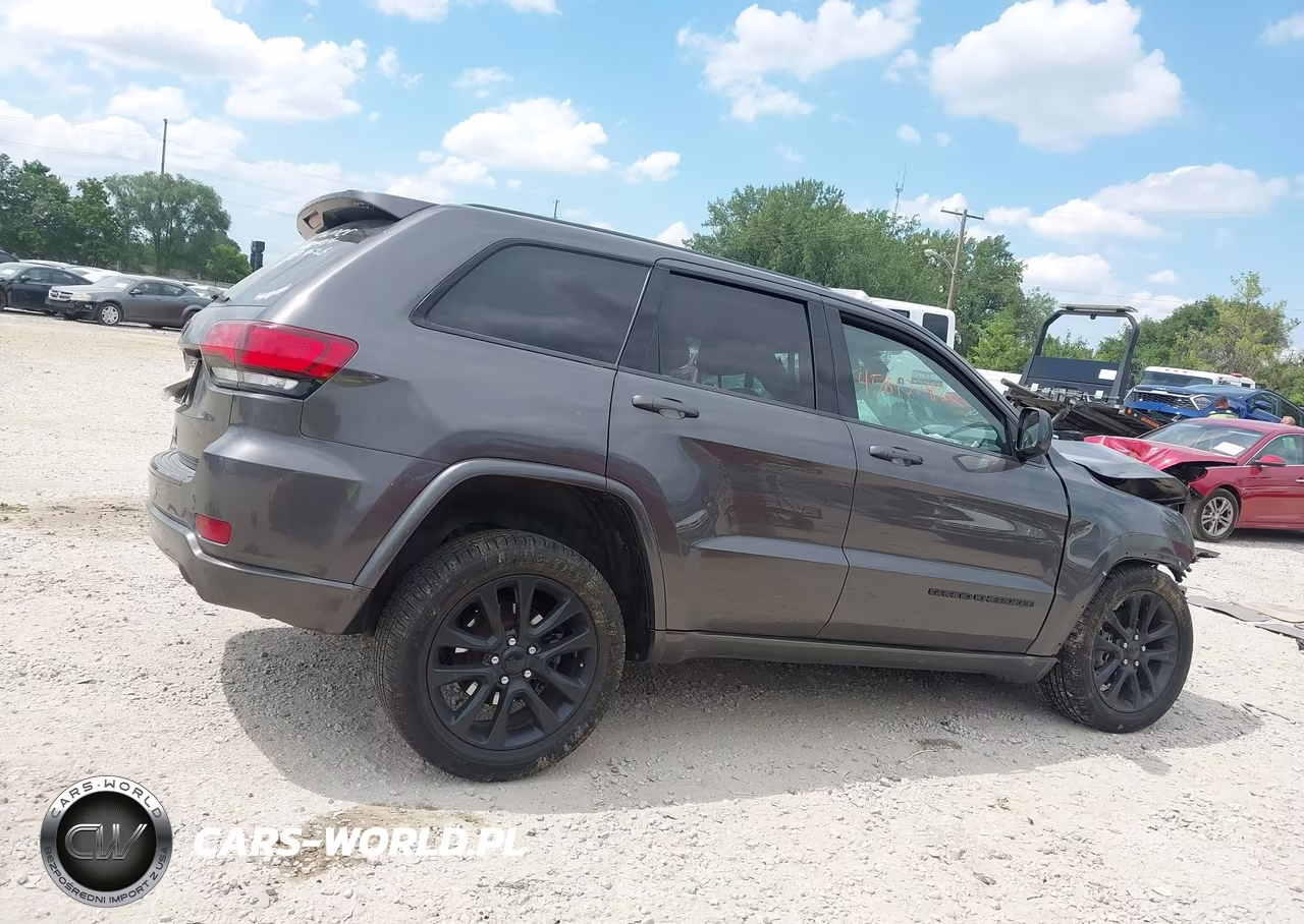 2018 Jeep Grand Cherokee Altitude 4X4 VIN:1C4RJFAG7JC189085 - 13