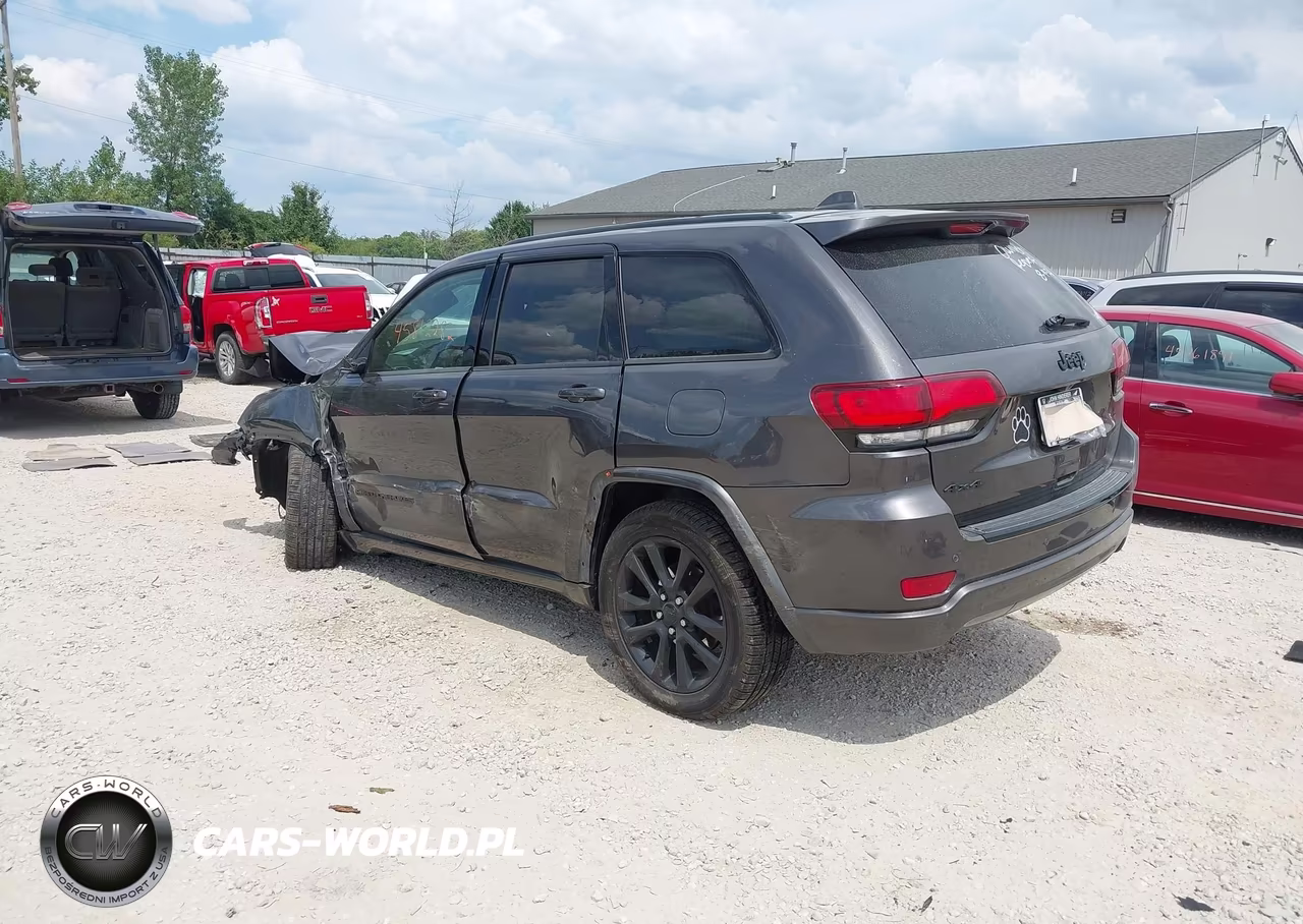 2018 Jeep Grand Cherokee Altitude 4X4 VIN:1C4RJFAG7JC189085 - 3