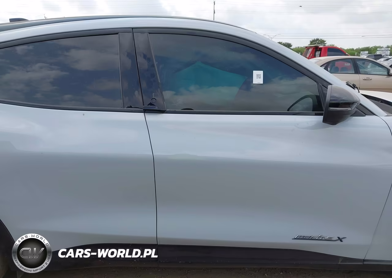 2023 Ford Mustang Mach-E Premium VIN:3FMTK3R78PMB00794 - 13