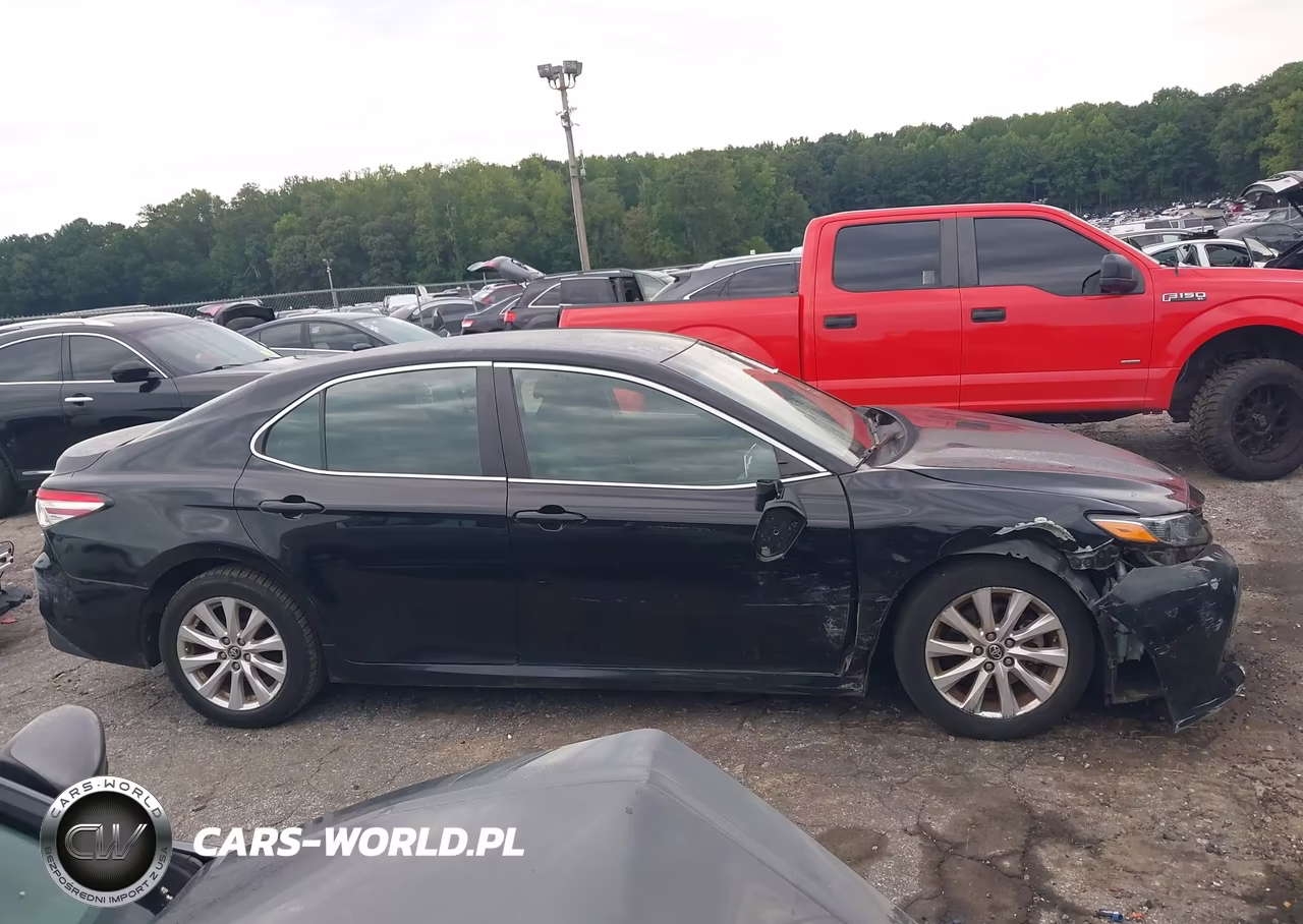 2018 Toyota Camry Le VIN:4T1B11HK6JU530710 - 13