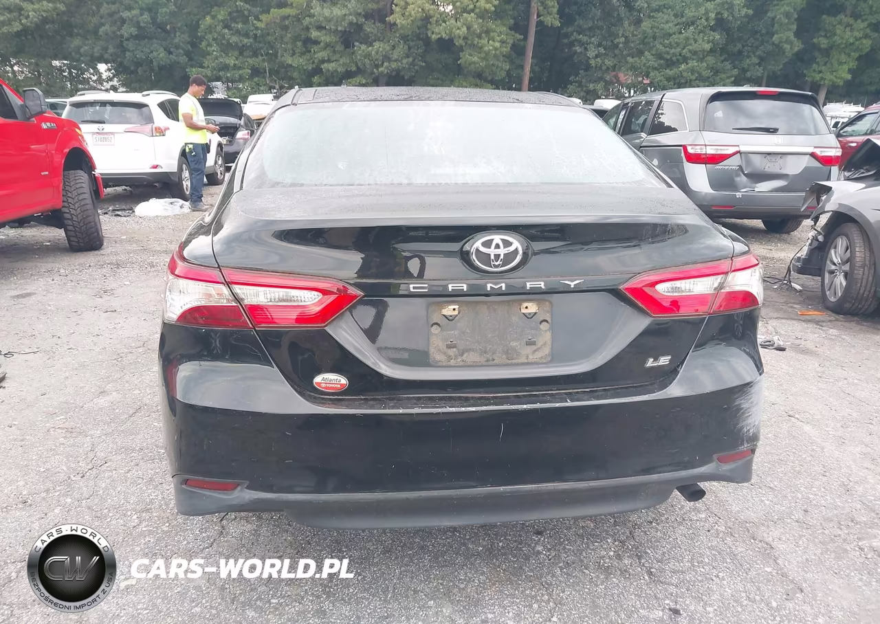 2018 Toyota Camry Le VIN:4T1B11HK6JU530710 - 16