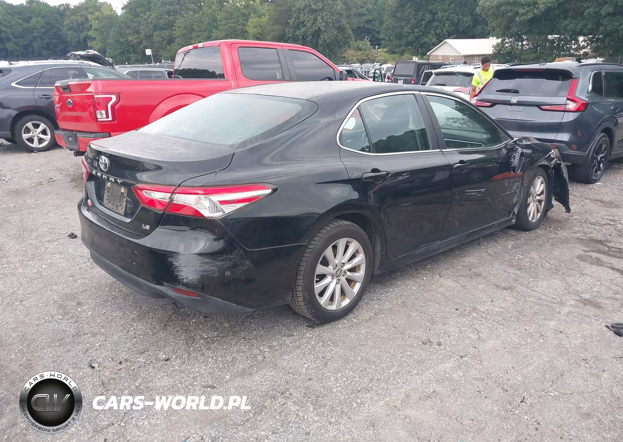 2018 Toyota Camry Le VIN:4T1B11HK6JU530710 - 4