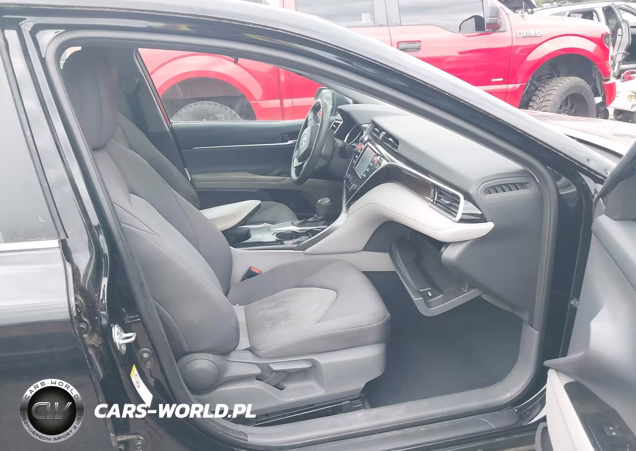 2018 Toyota Camry Le VIN:4T1B11HK6JU530710 - 5