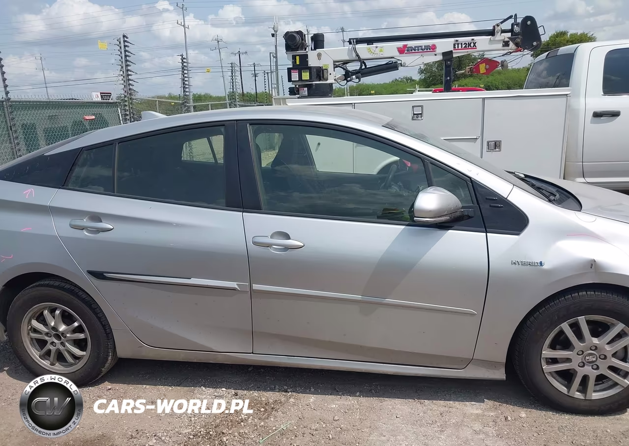2018 Toyota Prius Two VIN:JTDKBRFU1J3589108 - 13