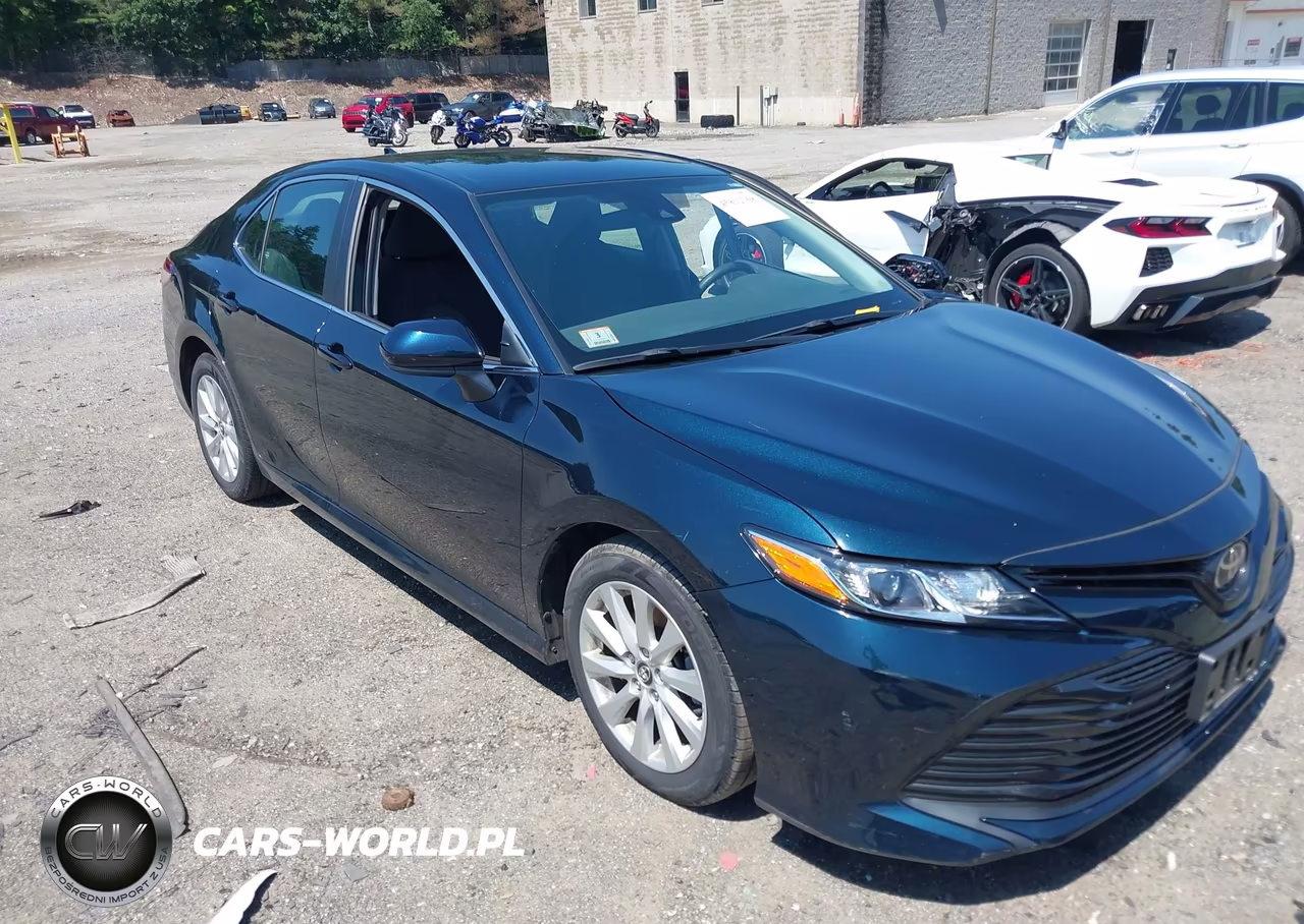 2020 Toyota Camry Le – zdjęcie 1 z 16