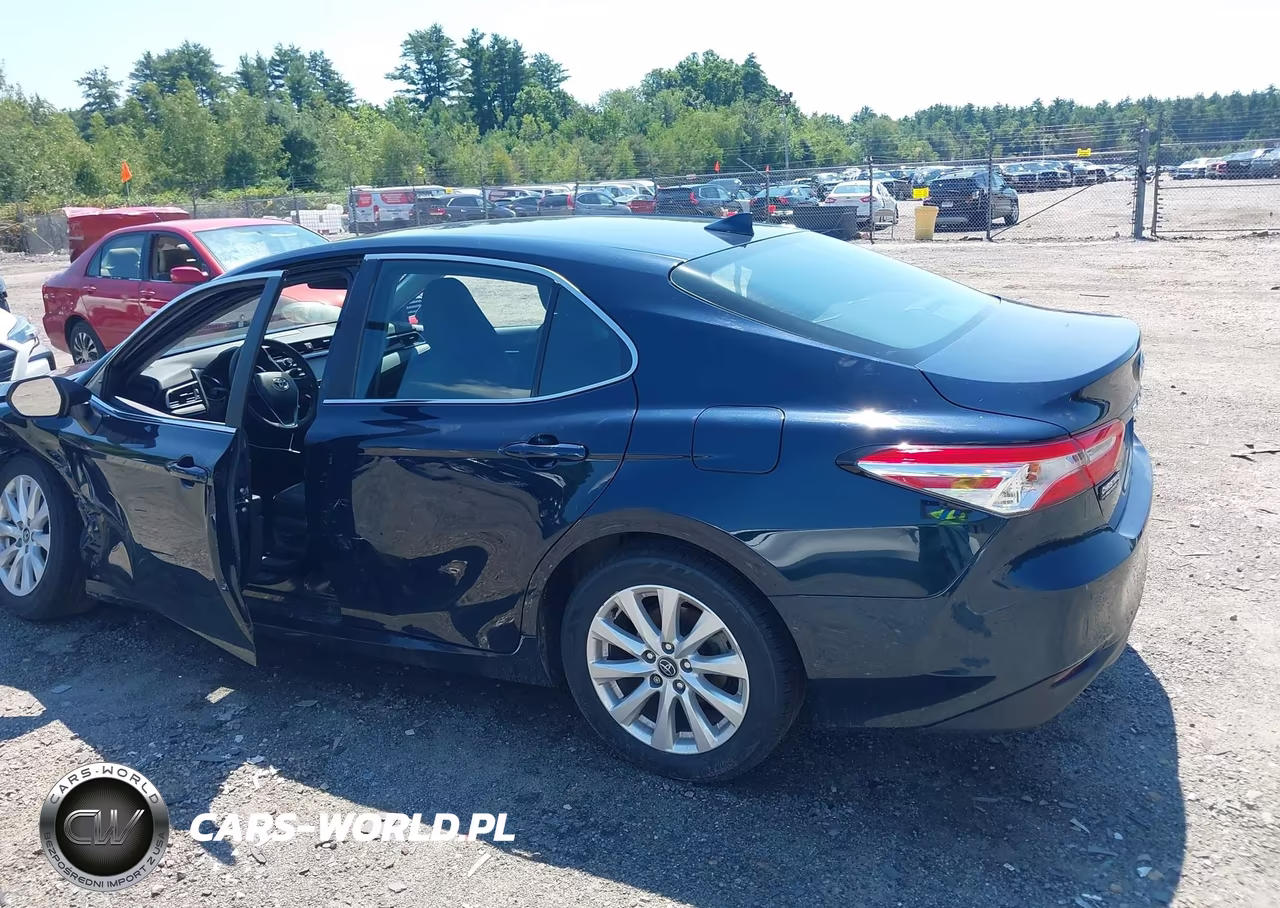 2020 Toyota Camry Le VIN:4T1C11AK6LU939923 - 14