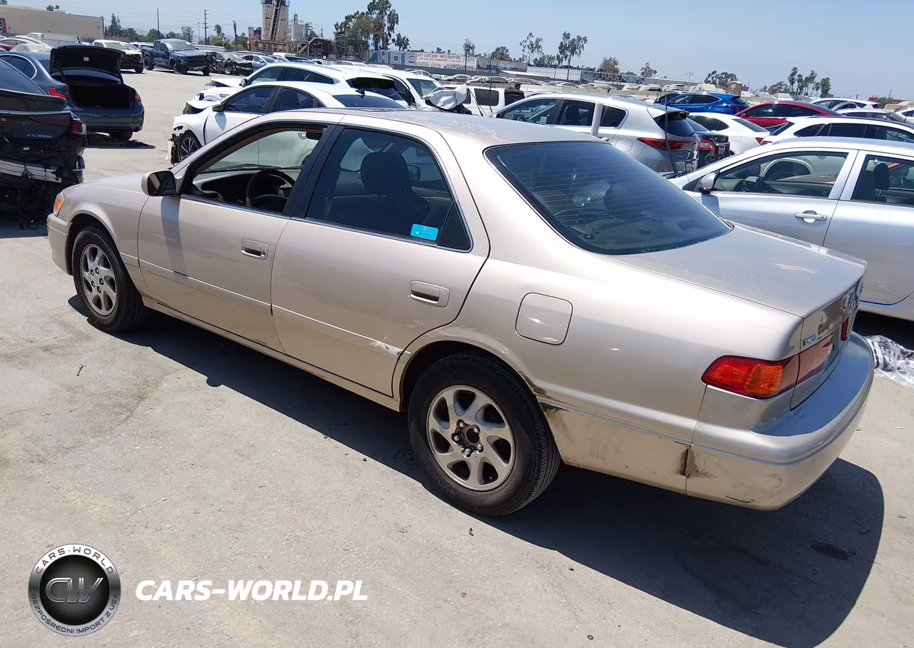 2000 Toyota Camry Le VIN:JT2BG22K5Y0444381 - 3