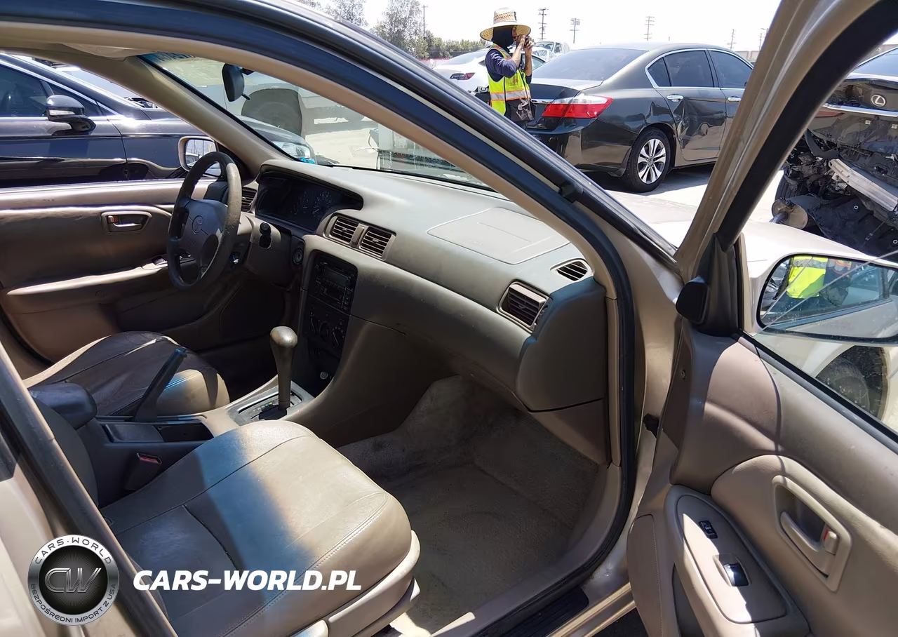 2000 Toyota Camry Le VIN:JT2BG22K5Y0444381 - 5