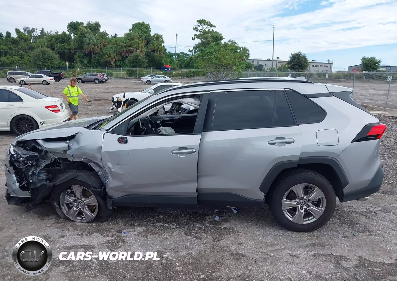 2025 Toyota Rav4 Xle VIN:2T3W1RFV4SC310182 - 14
