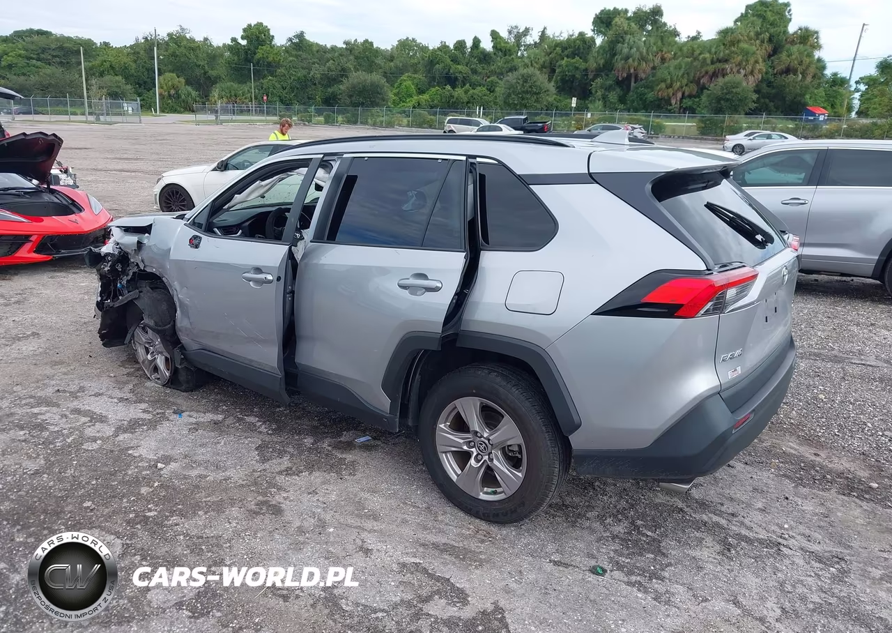 2025 Toyota Rav4 Xle VIN:2T3W1RFV4SC310182 - 3