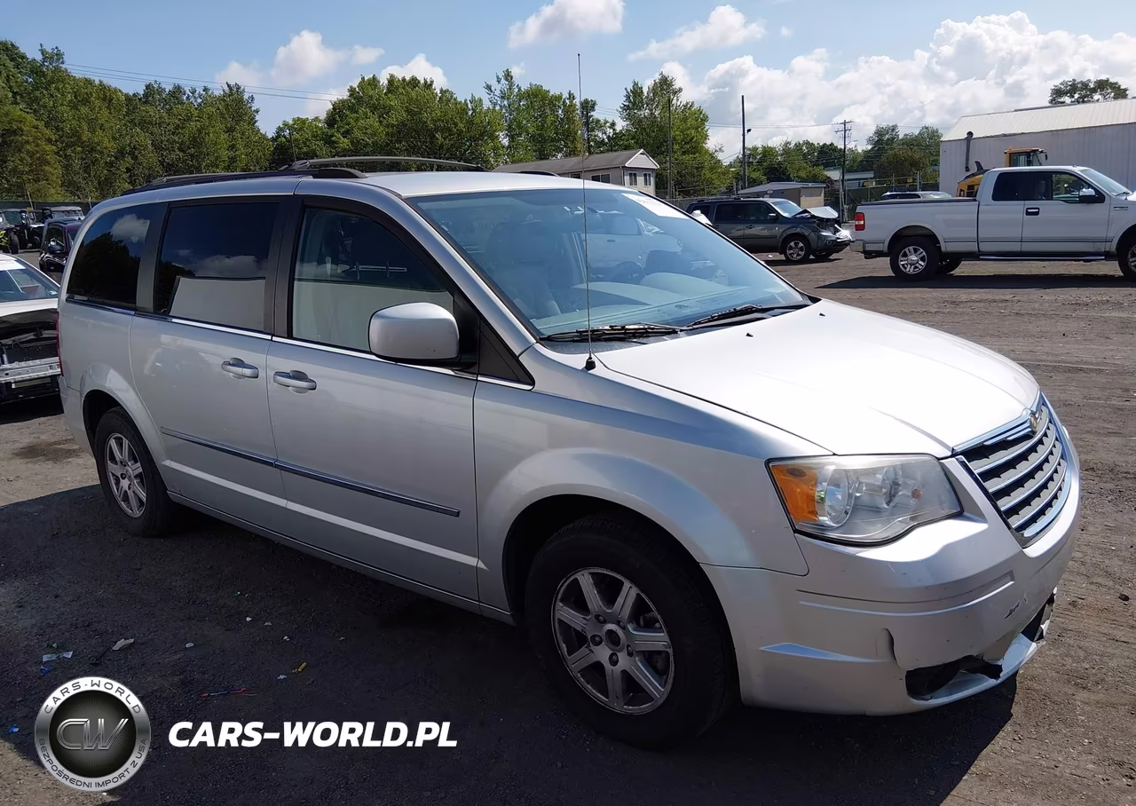 2010 Chrysler Town & Country Touring – zdjęcie 1 z 11