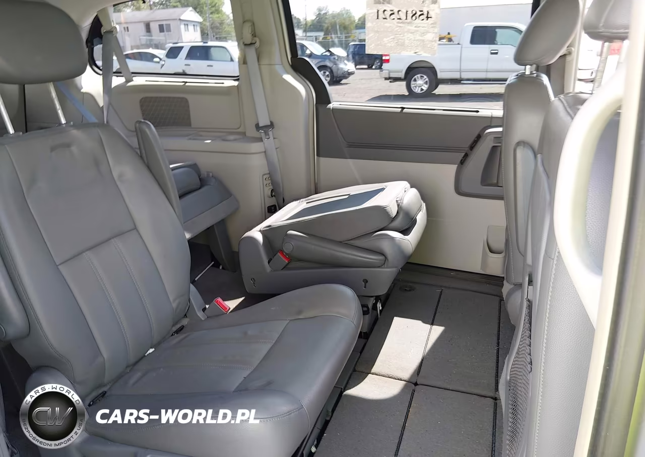 2010 Chrysler Town & Country Touring VIN:2A4RR5D12AR206077 - 8