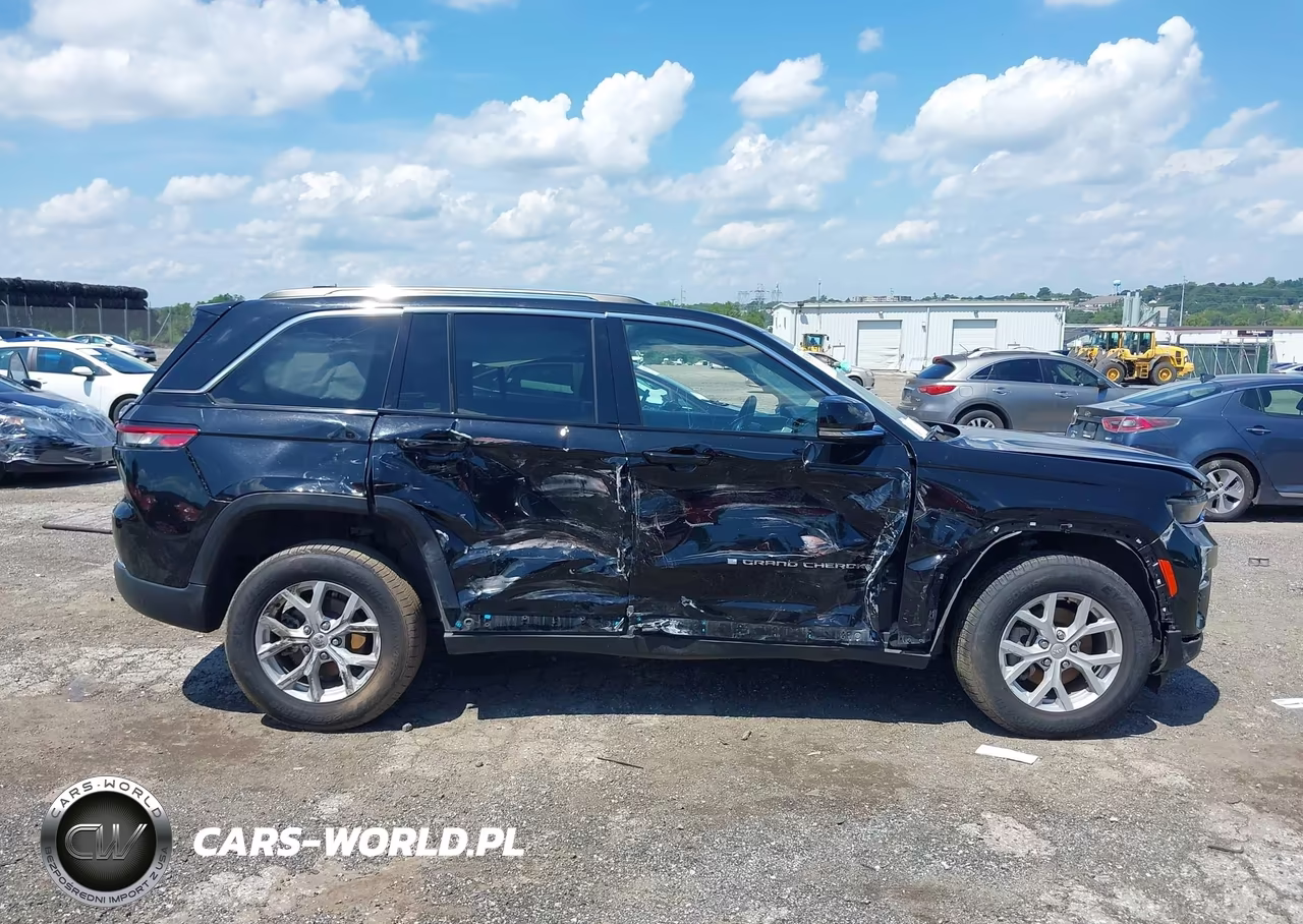 2023 Jeep Grand Cherokee Limited 4X4 VIN:1C4RJHBG7PC539074 - 12