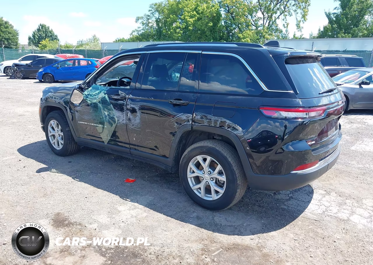 2023 Jeep Grand Cherokee Limited 4X4 VIN:1C4RJHBG7PC539074 - 3
