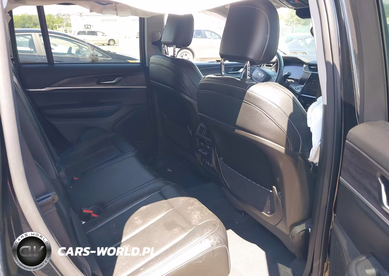 2023 Jeep Grand Cherokee Limited 4X4 VIN:1C4RJHBG7PC539074 - 8