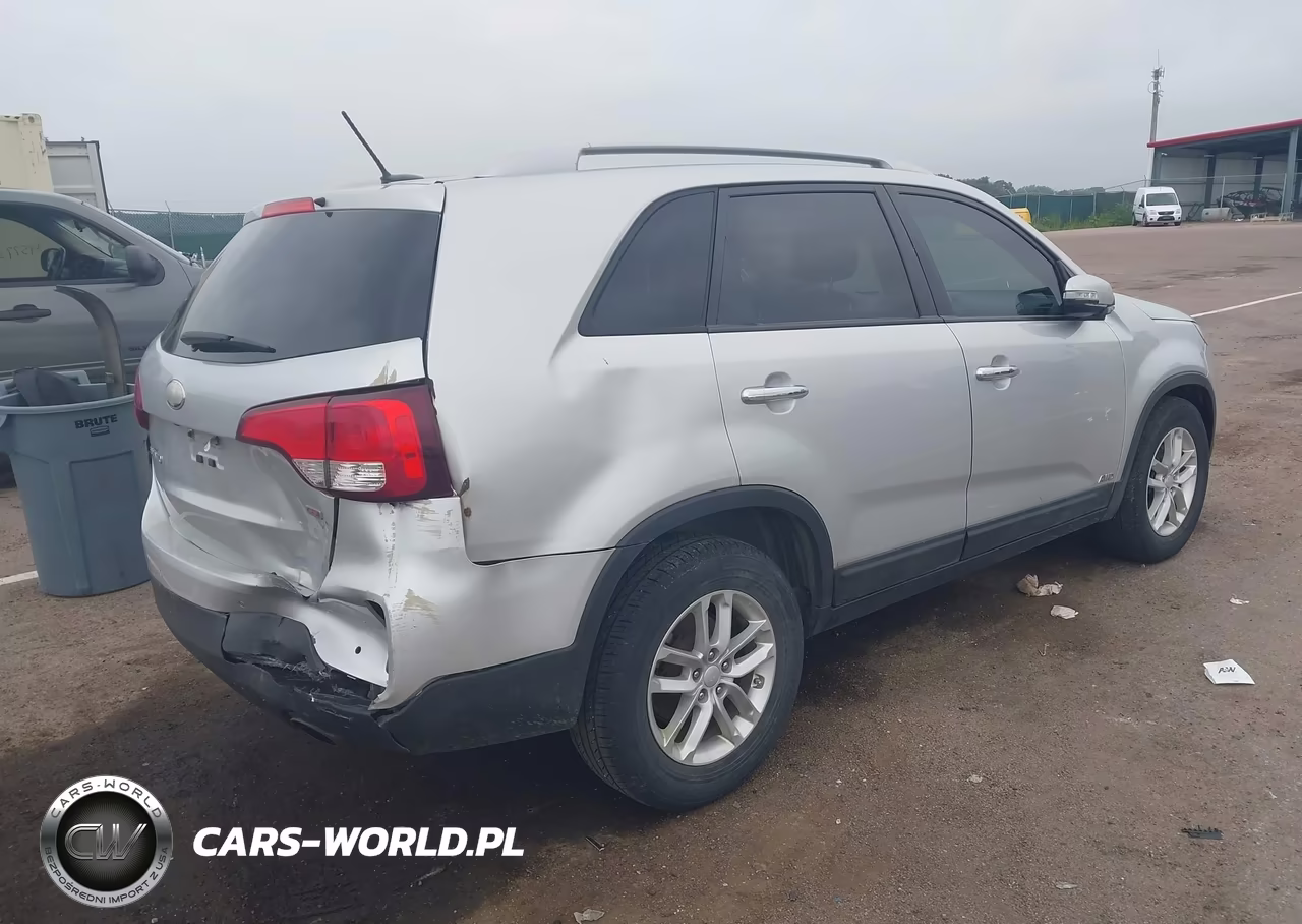 2014 Kia Sorento Lx VIN:5XYKTCA63EG436797 - 4